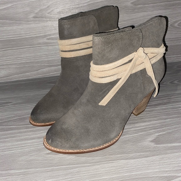 Splendid Heel Boots - Picture 1 of 4